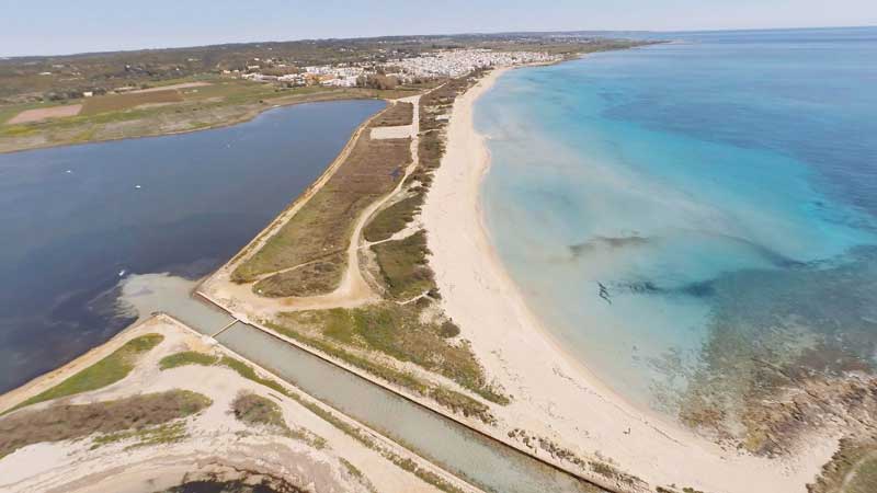 Lido Marini: una lunga distesa di sabbia fine e dorata